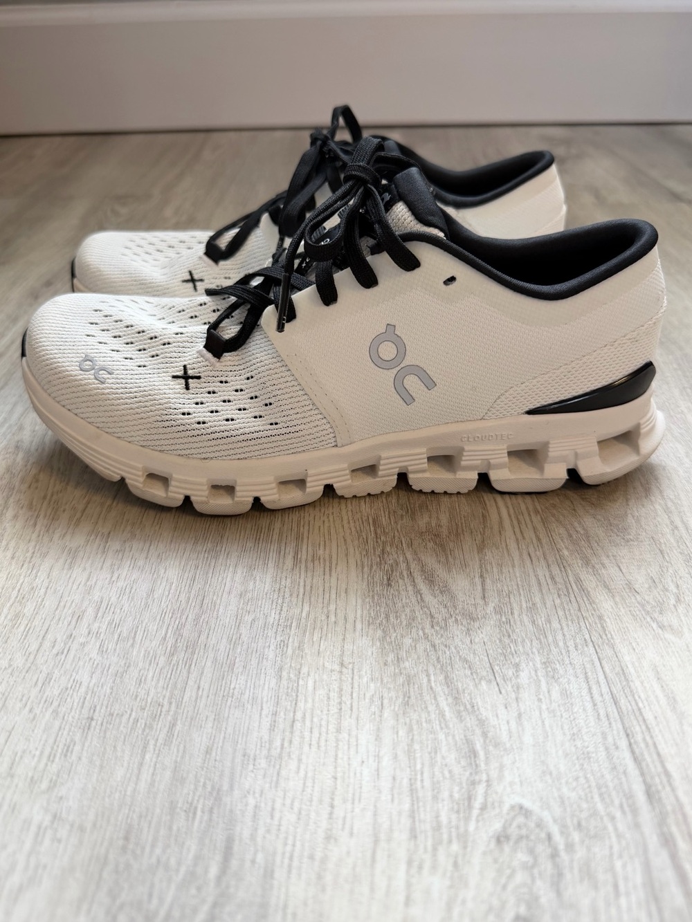 On Cloud X 4 - Training Shoes in Ivory and Black - Women’s - size 7